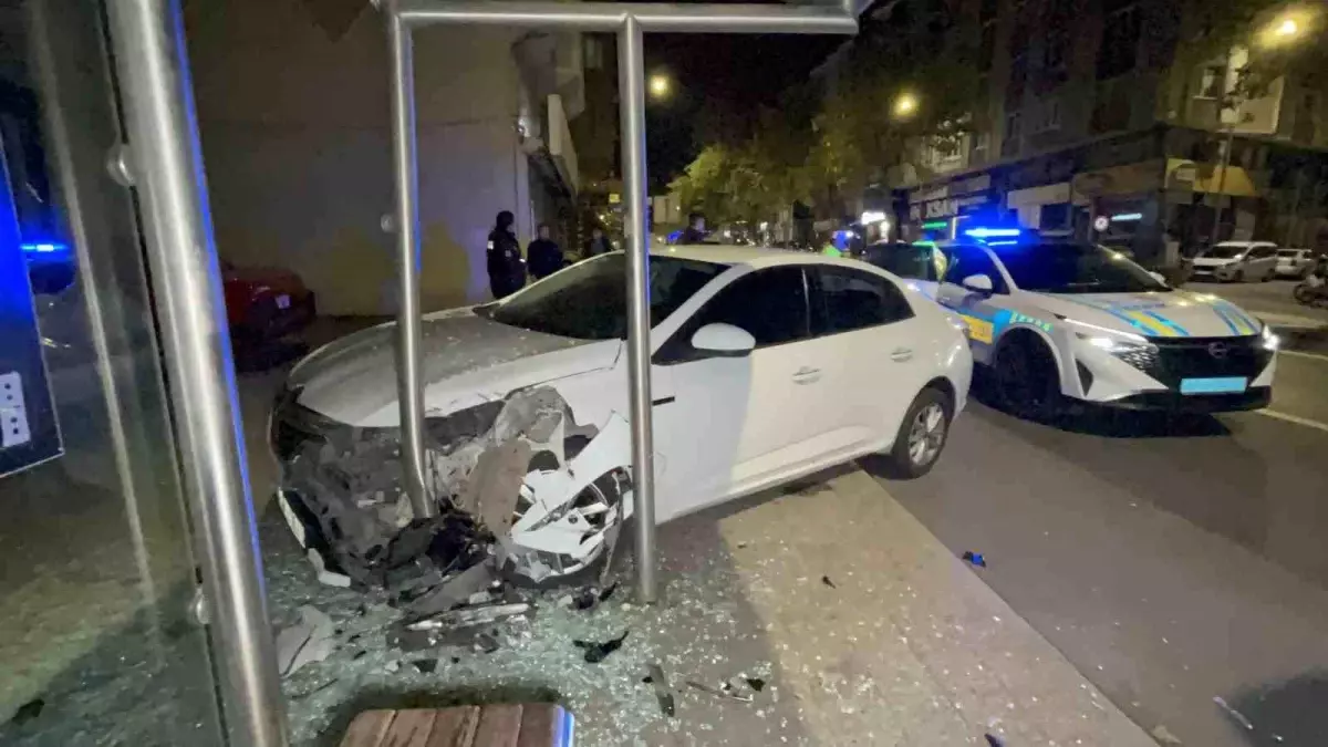 alkollu surucu yolcu duragina daldi Vxr5ufs8.jpg
