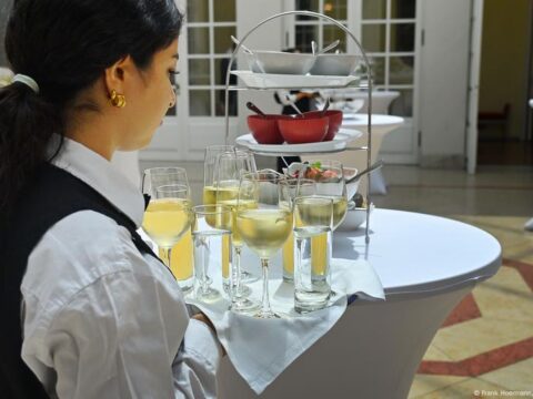 almanyada asgari ucrete iki asamali zam yapildi zXDZL1Ki.jpg