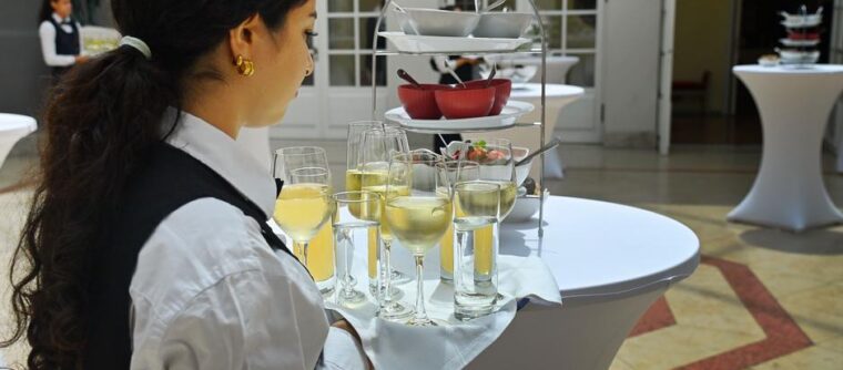 almanyada asgari ucrete iki asamali zam yapildi zXDZL1Ki.jpg