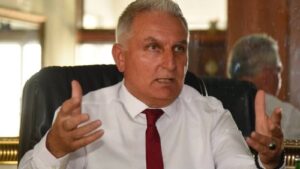 kktcde huseyin gurlek cumhurbaskani seciminde adayliktan cekildi Ge7qQ7Ay.jpg
