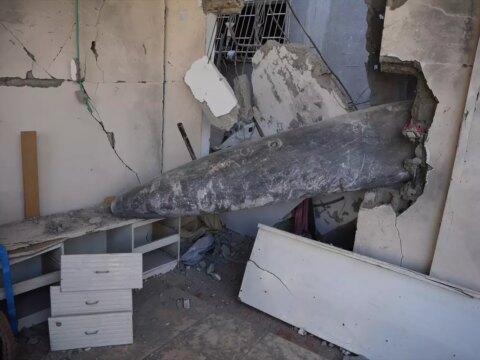 gazzede tehlikeli bombayla yasamak Vjln8uNc.jpg