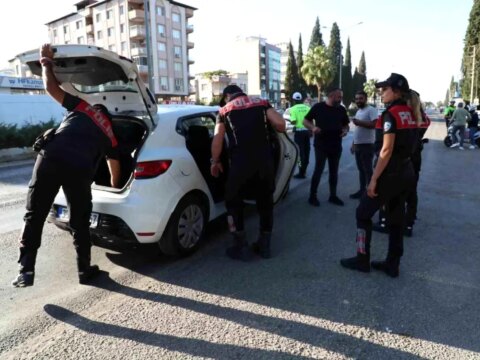 izmirde bir haftada 718 aranan sahis yakalandi 9pZAeplM.jpg