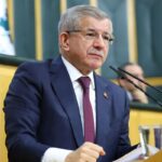 davutoglu-cuma-namazi-cikisi-ak-partili-kardesim-kulagima-egilip-dedi-ki-NpgNMKja