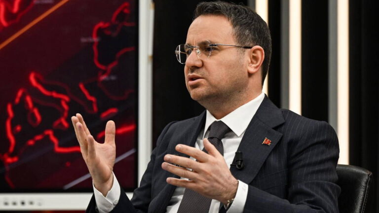 akin-gurlekten-faili-mechul-cinayetler-aciklamasi-yeni-bilgi-ve-belge-gelirse-sonuna-kadar-gideriz-cd4MmyO2