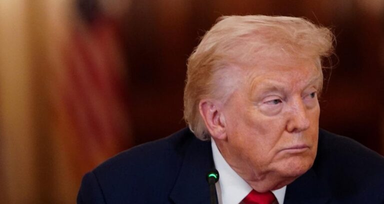 trumpa-bir-sok-daha-mahkeme-uygulamaya-konan-gumruk-vergilerini-hukuksuz-buldu-B5pmCdUp