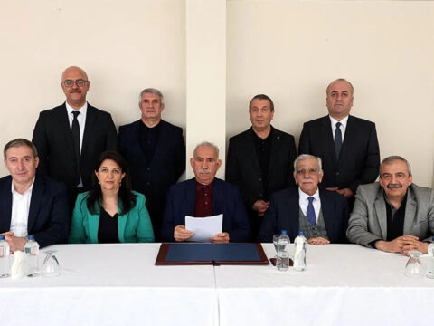 Son dakika dem parti ocalan ile gorusmek icin yola cikti w3rSBtHW